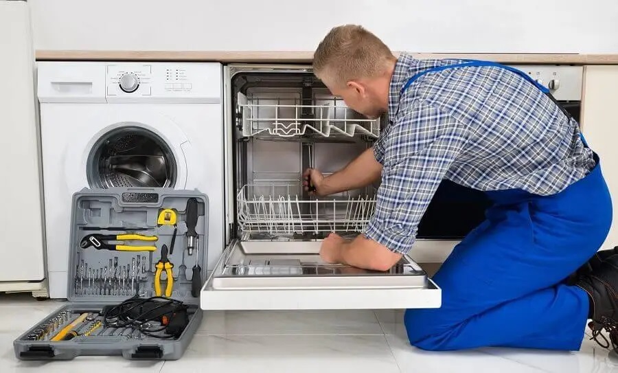 Haymana Siemens servisi teknisyen ekibi beyaz eşya tamiri yaparken